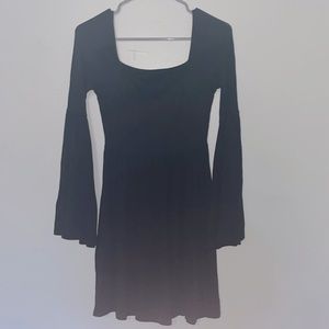 Trumpet sleeve short dress